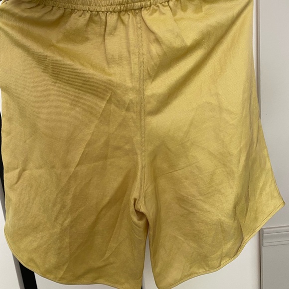 Wilfred Funk shorts. Worn twice. Too small. Mid thigh - Picture 4 of 6